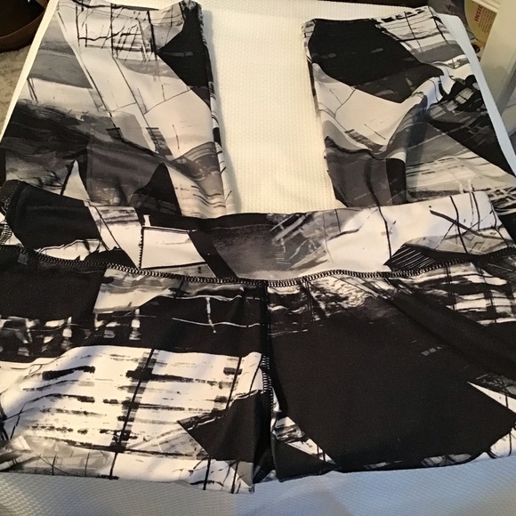 adidas Pants - Capris M,  12-14 Black White Adidas